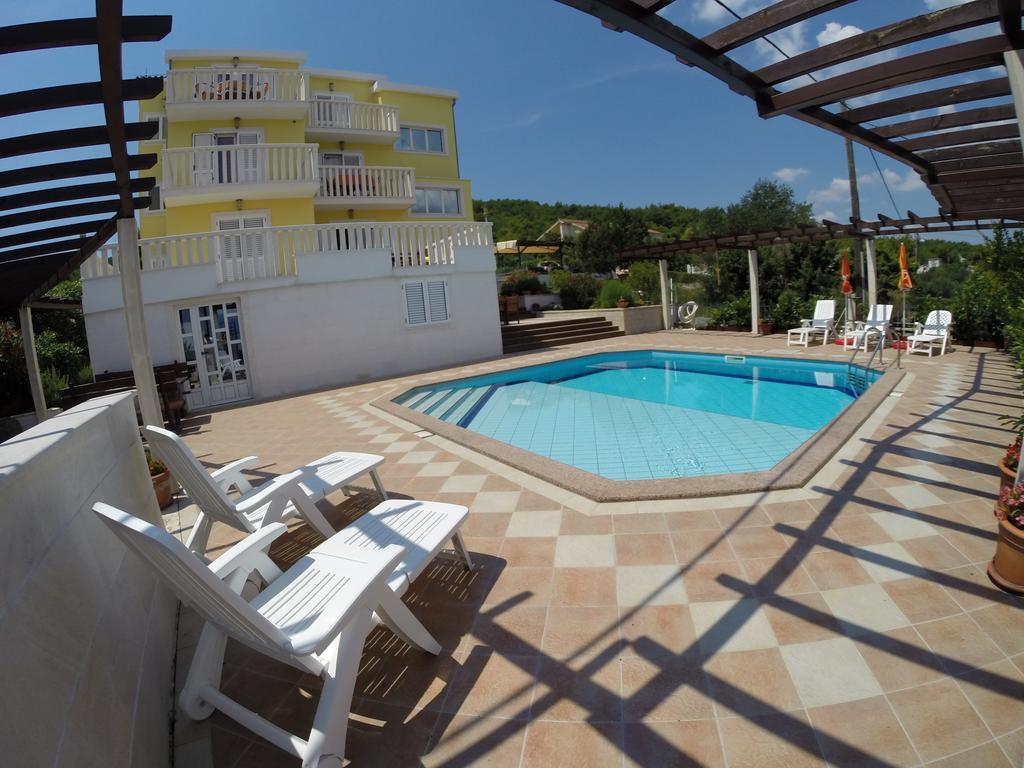 Apartments Romana Slatine Szoba fotó