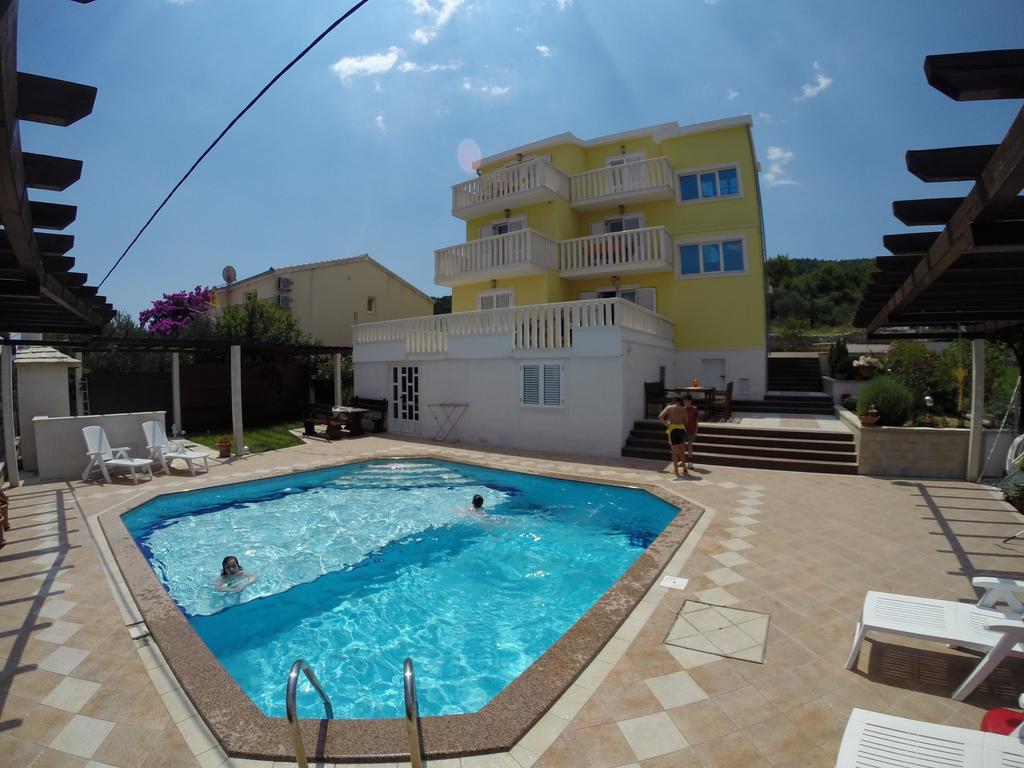 Apartments Romana Slatine Kültér fotó